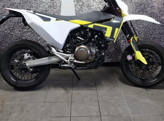 HUSQVARNA 701 SUPERMOTO
