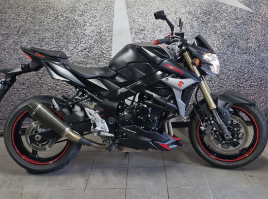 SUZUKI GSR 750