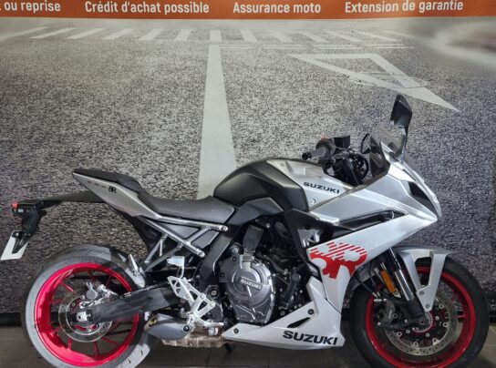 SUZUKI GSX-8R