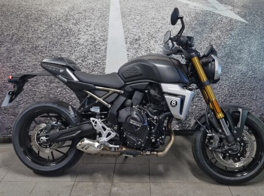 SUZUKI GSX-8T