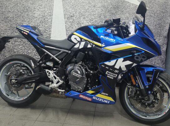 SUZUKI GSX-8R