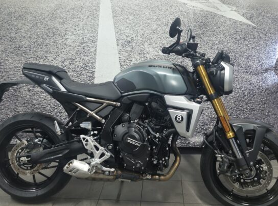 SUZUKI GSX-8T