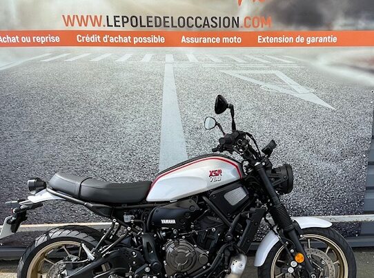 YAMAHA XSR700