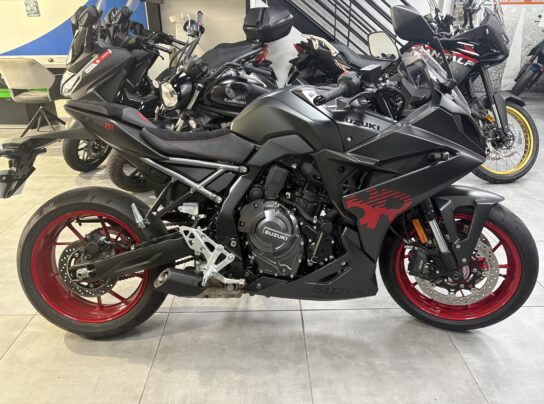 SUZUKI GSX-8R A2
