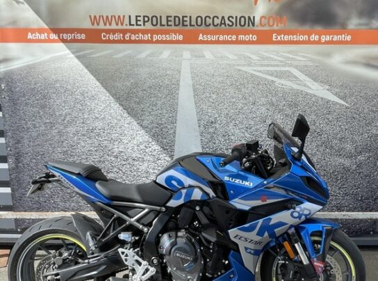 SUZUKI GSX-8R