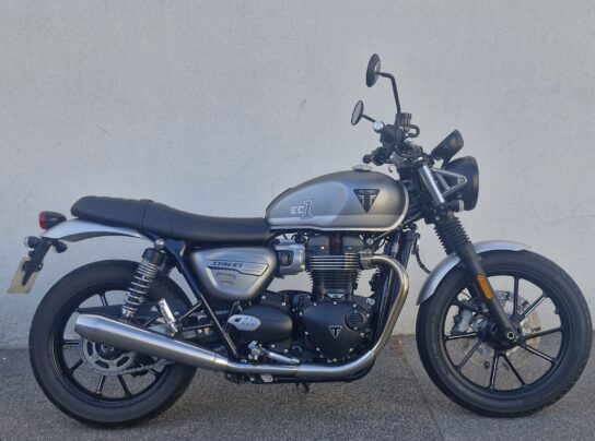 TRIUMPH STREET TWIN EC1