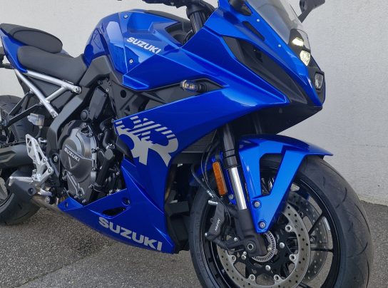 SUZUKI GSX-8R