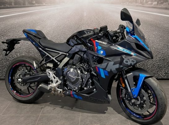 SUZUKI GSX-8R 